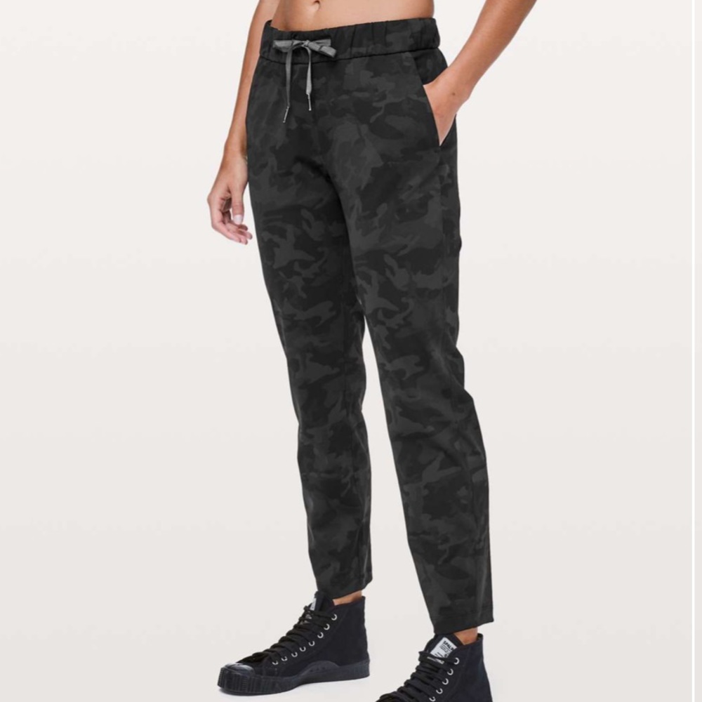 new Lululemon On the Fly camo joggers rare